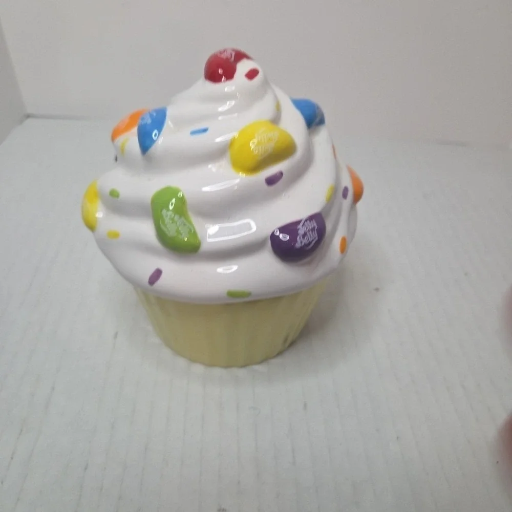 Jelly Belly Beans Ceramic Cupcake Covered Candy Dish Birthday Sprinkles 2011